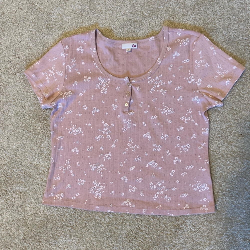 Cute rib knit short top. Short sleeve, button placket. Size large.